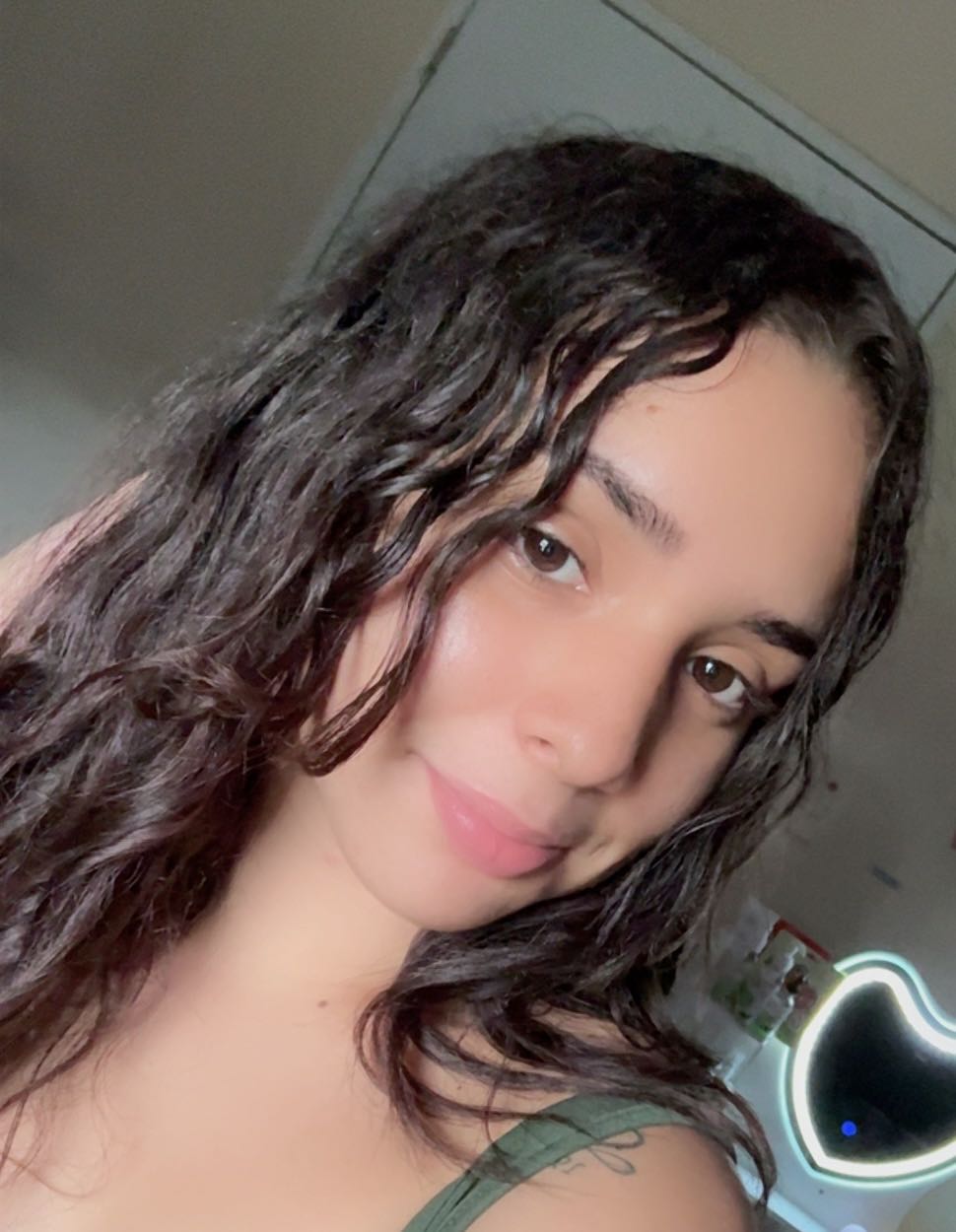 Live on Omezy — Lunitaa